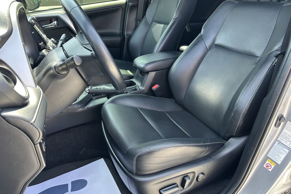Продам Toyota Rav 4 4х4 Premium 2017 года в Киеве