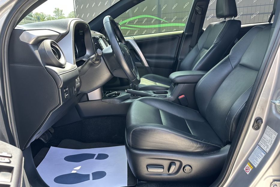Продам Toyota Rav 4 4х4 Premium 2017 года в Киеве