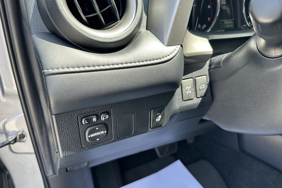 Продам Toyota Rav 4 4х4 Premium 2017 года в Киеве
