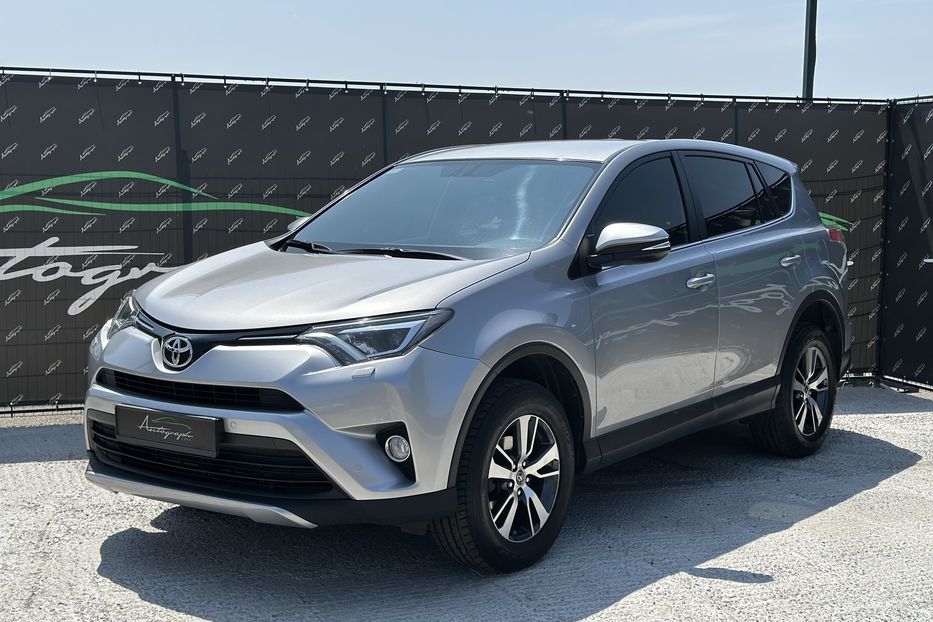 Продам Toyota Rav 4 4х4 Premium 2017 года в Киеве