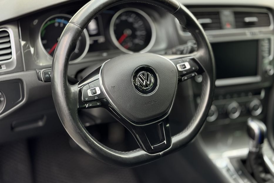Продам Volkswagen e-Golf 24kWh (OFFSITE) 2015 года в г. Умань, Черкасская область