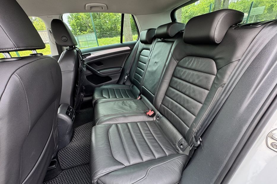 Продам Volkswagen e-Golf 24kWh (OFFSITE) 2015 года в г. Умань, Черкасская область