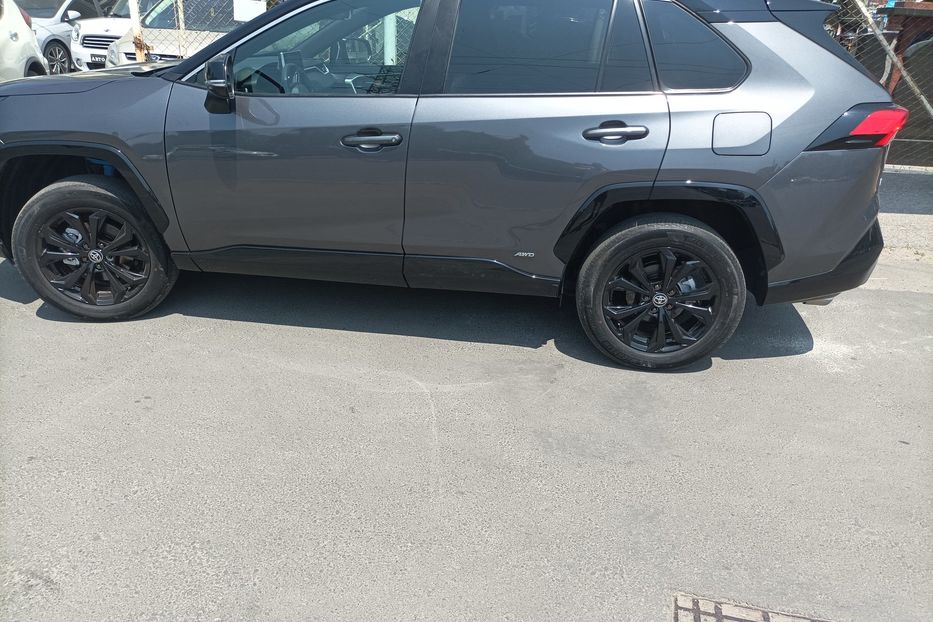 Продам Toyota Rav 4 xse 2022 года в Одессе