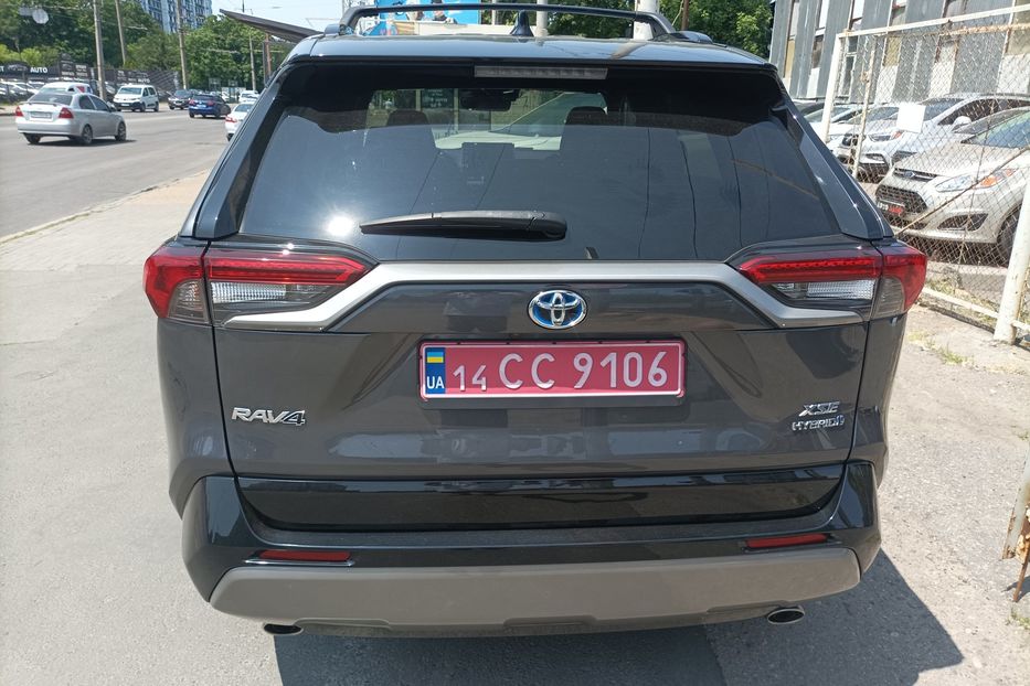 Продам Toyota Rav 4 xse 2022 года в Одессе
