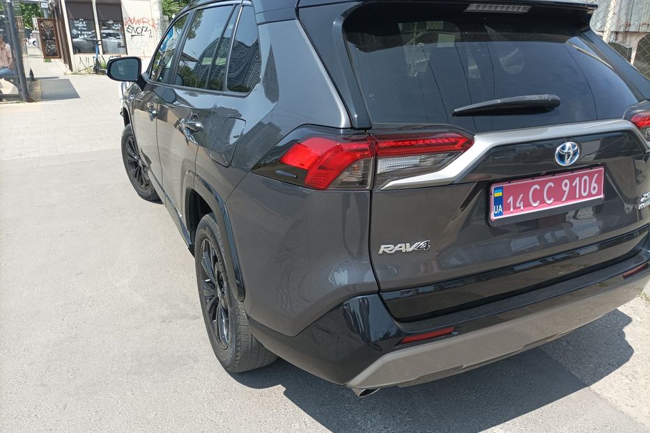 Продам Toyota Rav 4 xse 2022 года в Одессе