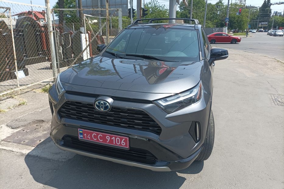 Продам Toyota Rav 4 xse 2022 года в Одессе