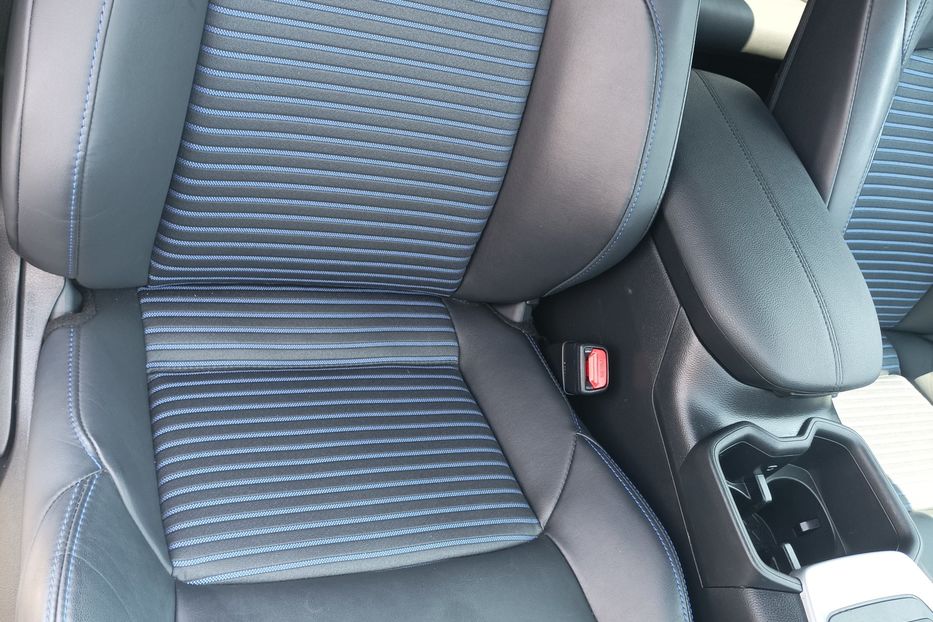 Продам Toyota Rav 4 xse 2022 года в Одессе