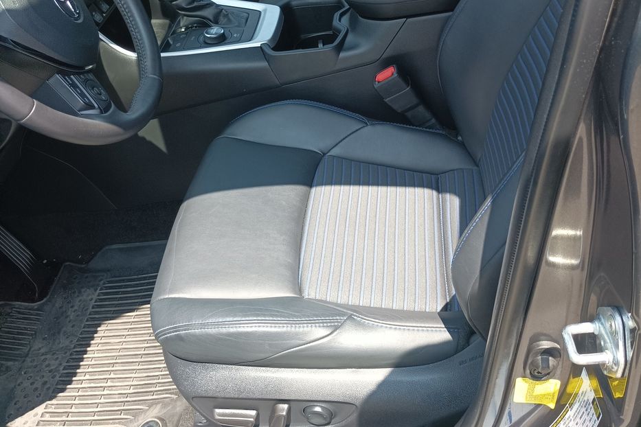 Продам Toyota Rav 4 xse 2022 года в Одессе