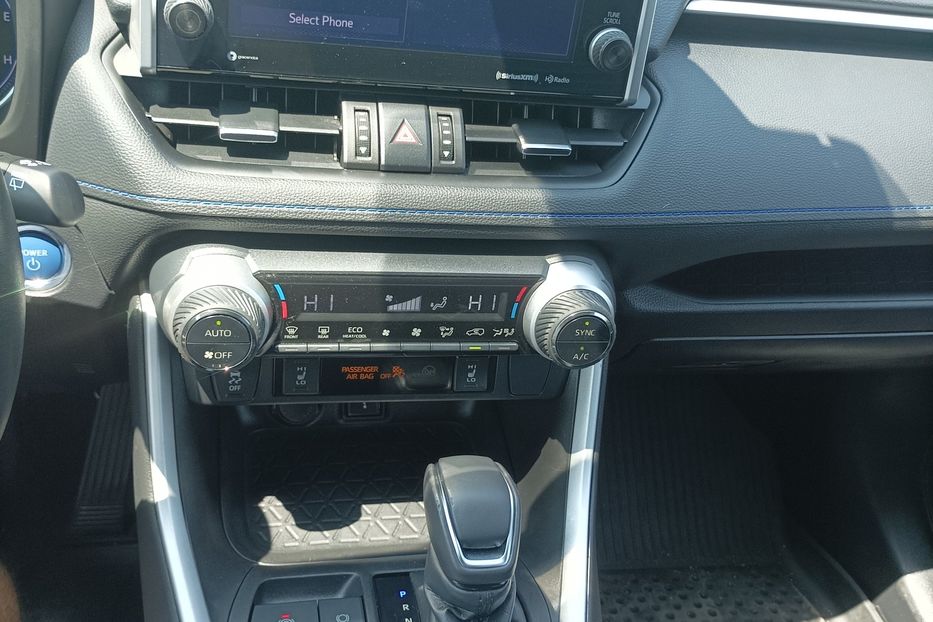 Продам Toyota Rav 4 xse 2022 года в Одессе