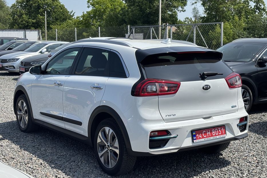 Продам Kia Niro 64 KW 2020 года в Львове