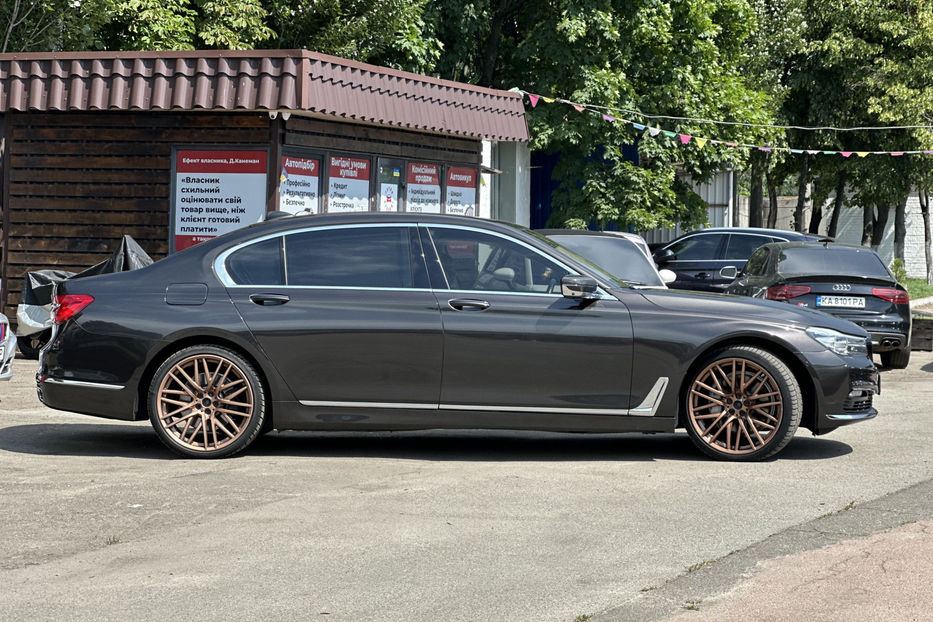 Продам BMW 740 2016 года в Киеве
