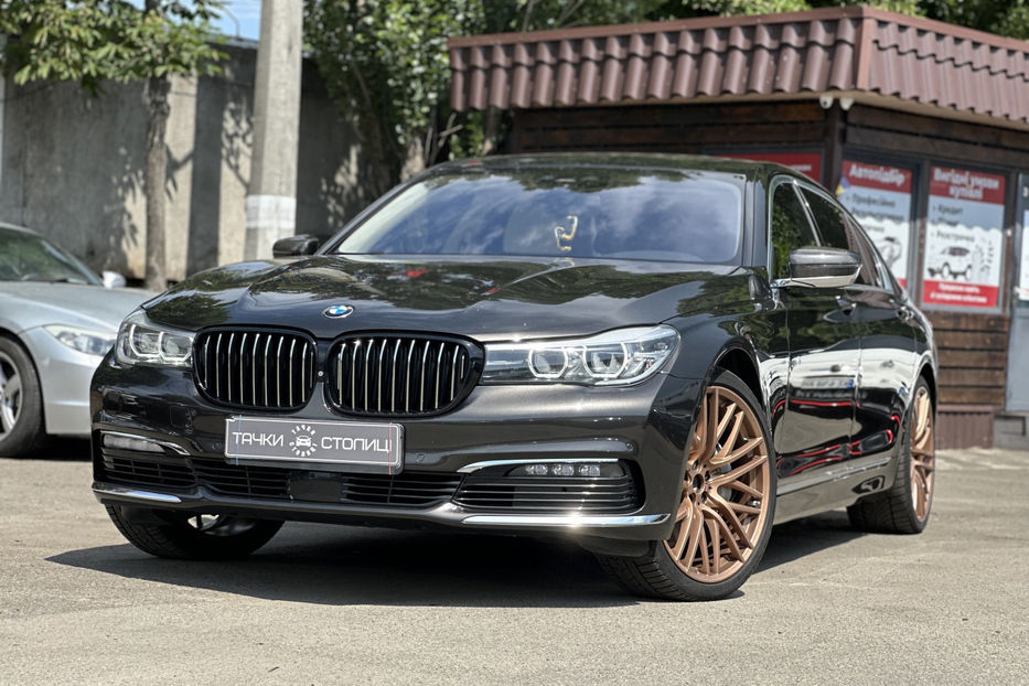 Продам BMW 740 2016 года в Киеве