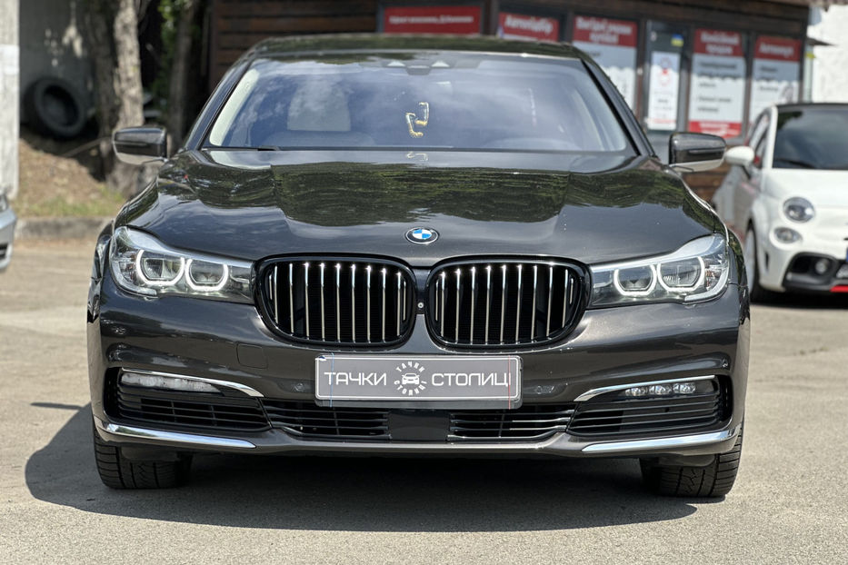 Продам BMW 740 2016 года в Киеве
