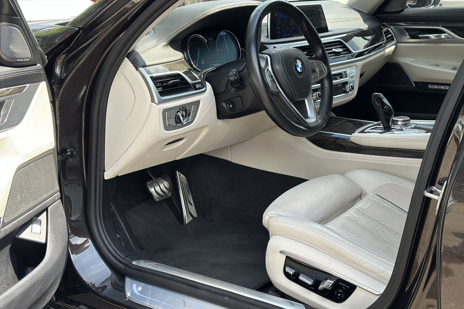 Продам BMW 740 2016 года в Киеве