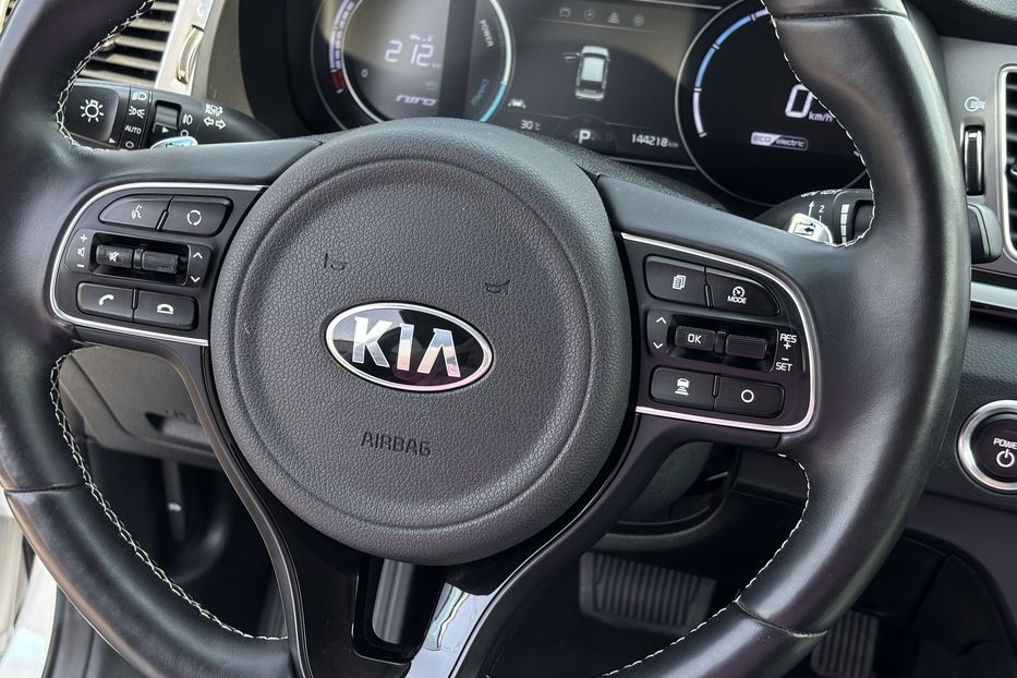 Продам Kia Niro 64 KW 2020 года в Львове
