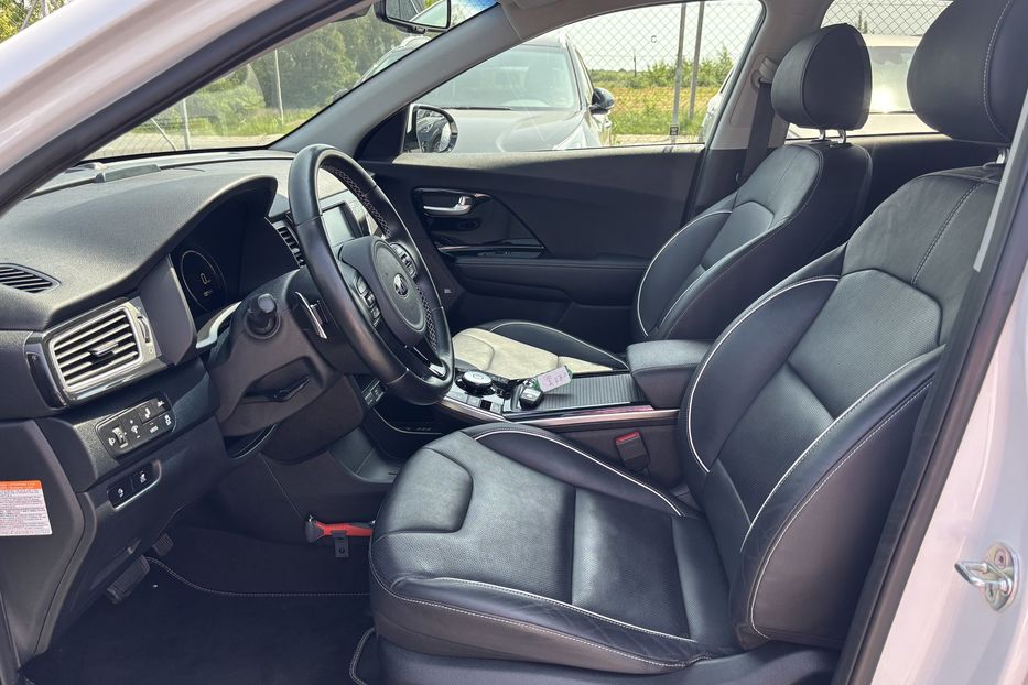 Продам Kia Niro 64 KW 2020 года в Львове