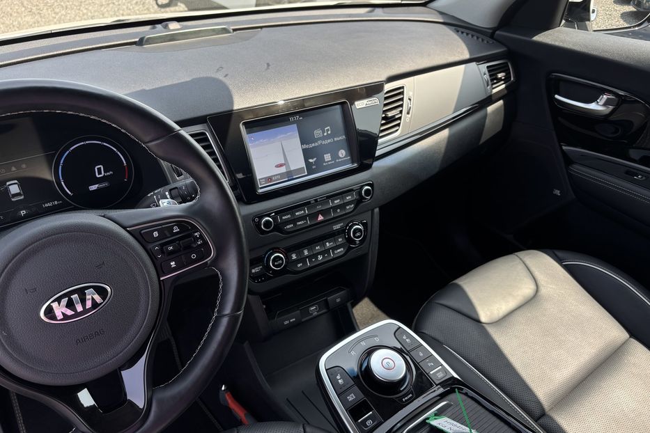 Продам Kia Niro 64 KW 2020 года в Львове