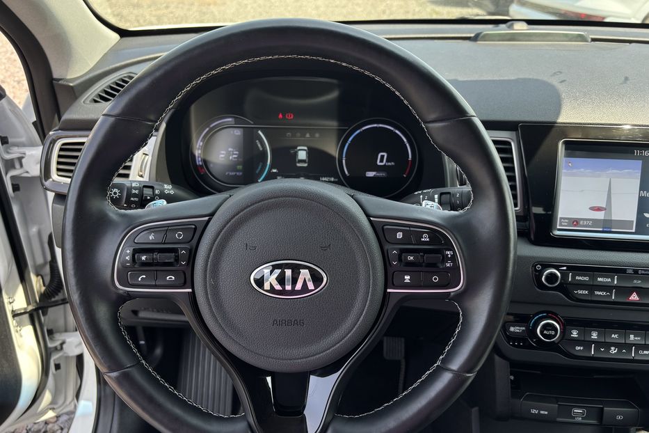 Продам Kia Niro 64 KW 2020 года в Львове