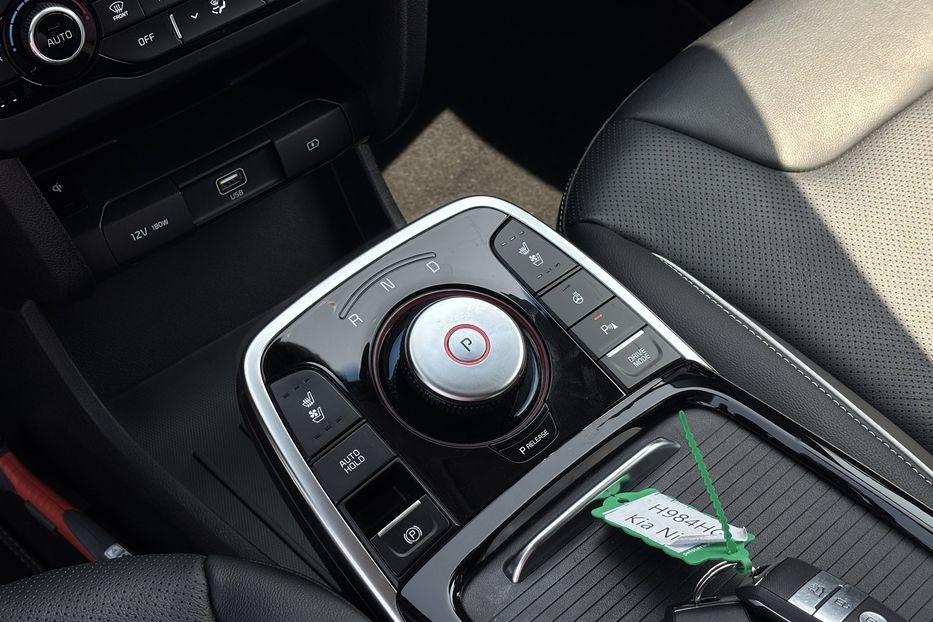 Продам Kia Niro 64 KW 2020 года в Львове