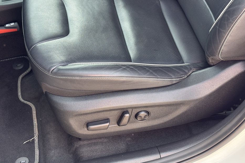 Продам Kia Niro 64 KW 2020 года в Львове