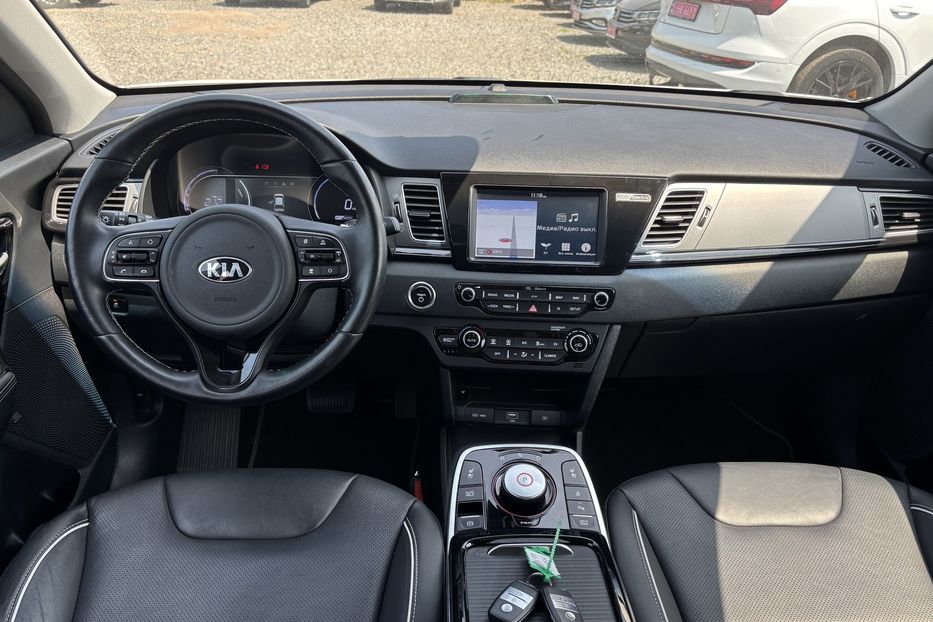 Продам Kia Niro 64 KW 2020 года в Львове