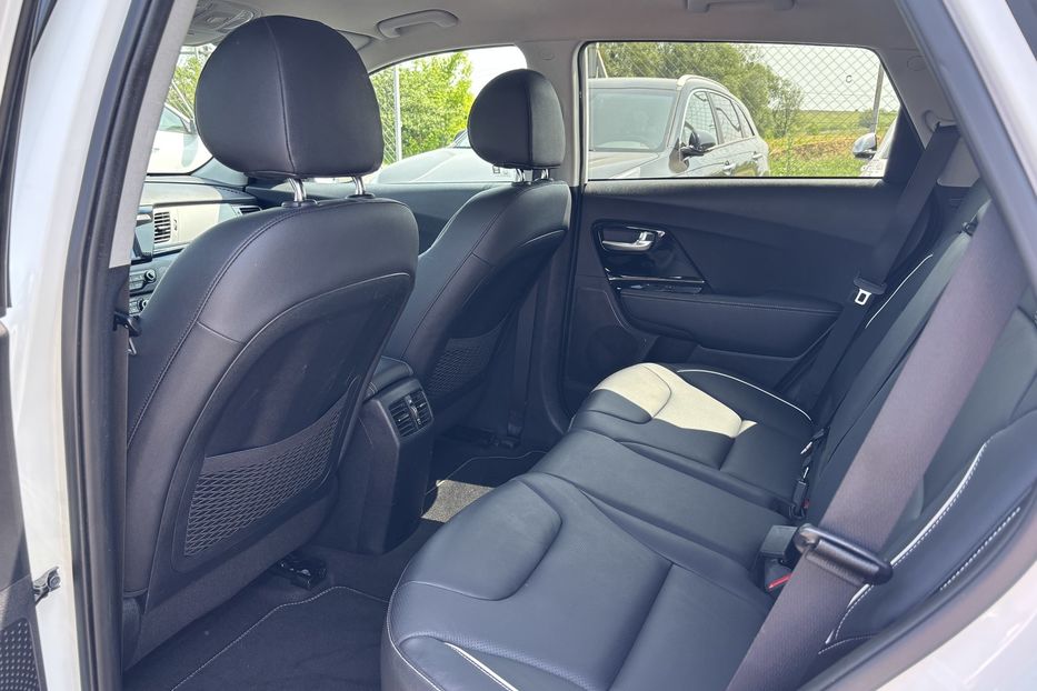 Продам Kia Niro 64 KW 2020 года в Львове