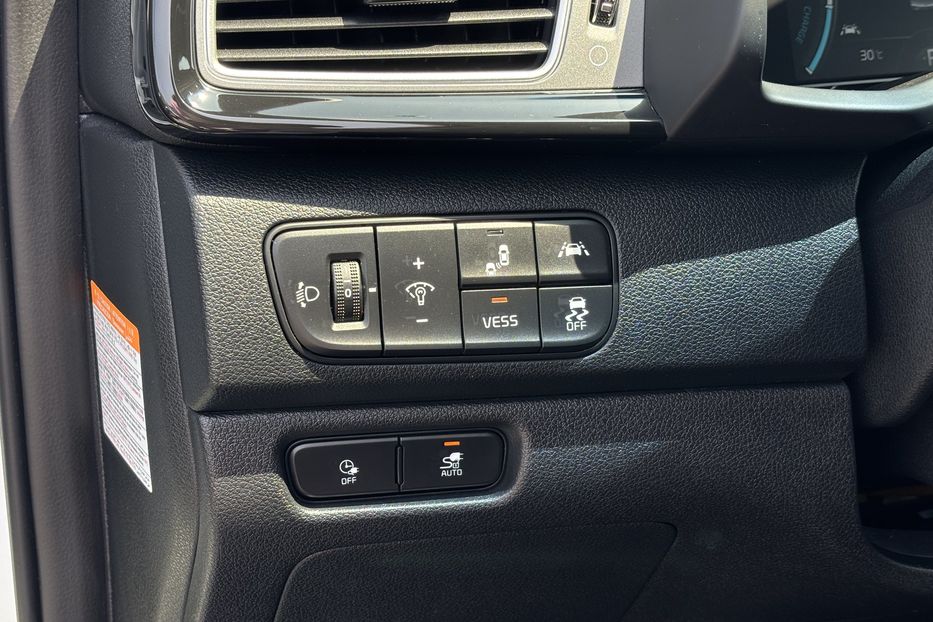 Продам Kia Niro 64 KW 2020 года в Львове