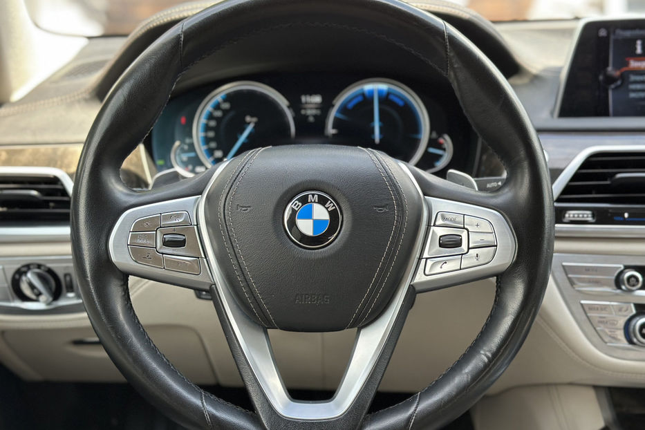 Продам BMW 740 2016 года в Киеве