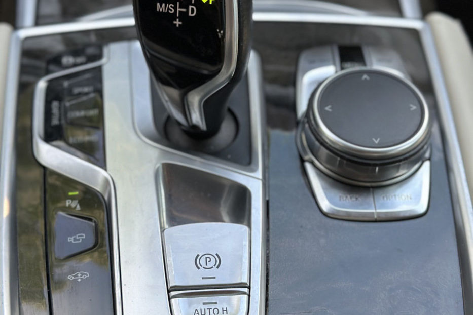 Продам BMW 740 2016 года в Киеве