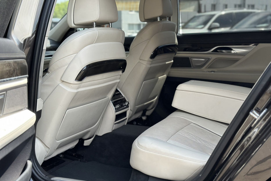 Продам BMW 740 2016 года в Киеве