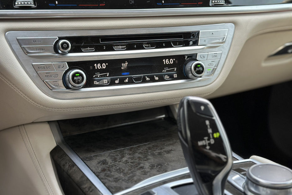 Продам BMW 740 2016 года в Киеве
