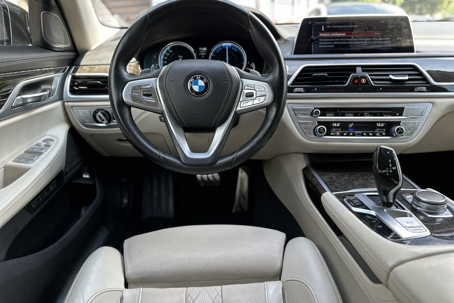 Продам BMW 740 2016 года в Киеве