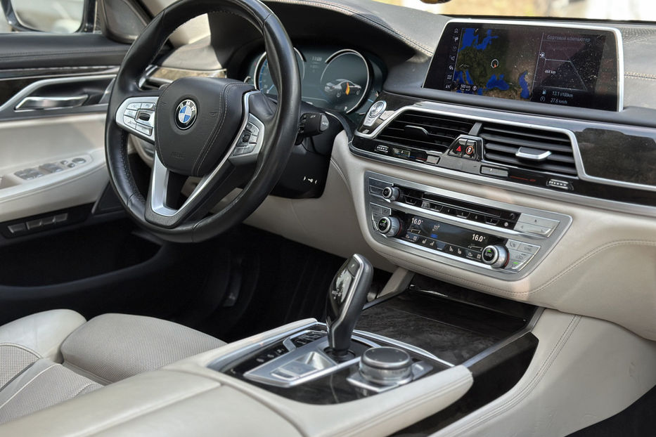 Продам BMW 740 2016 года в Киеве