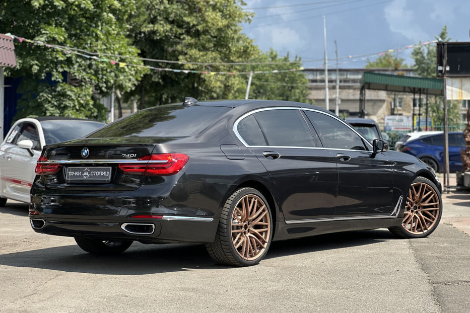 Продам BMW 740 2016 года в Киеве