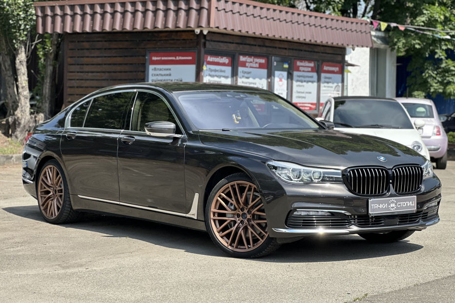 Продам BMW 740 2016 года в Киеве
