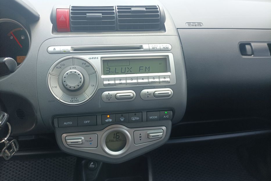 Продам Honda Jazz офицал 2006 года в Одессе