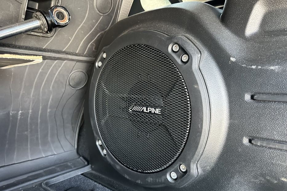 Продам Jeep Wrangler JL Sahara 2019 года в Киеве