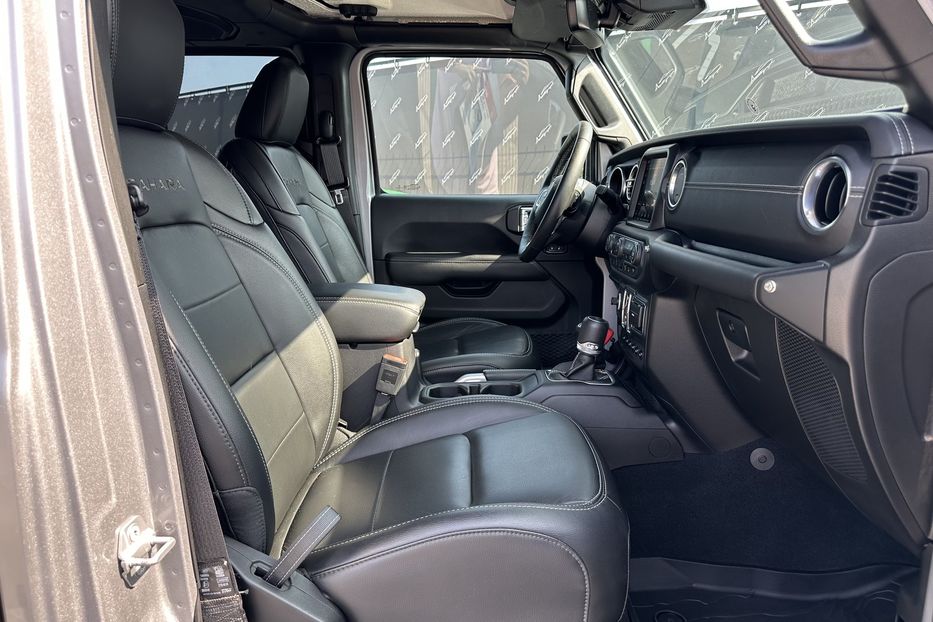 Продам Jeep Wrangler JL Sahara 2019 года в Киеве