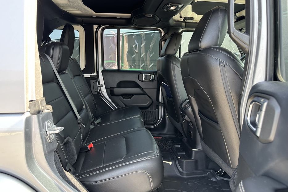 Продам Jeep Wrangler JL Sahara 2019 года в Киеве