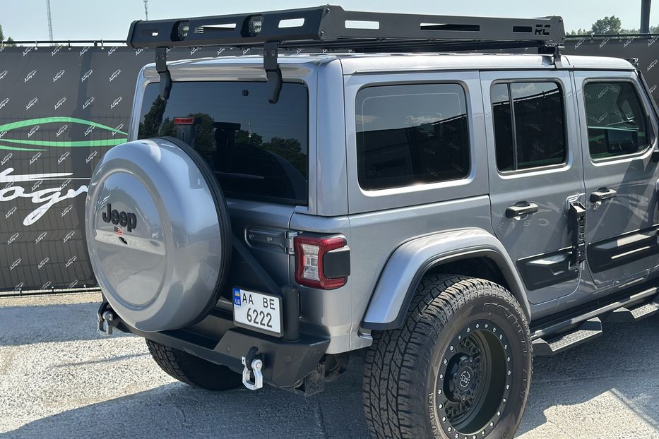Продам Jeep Wrangler JL Sahara 2019 года в Киеве