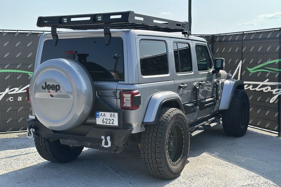 Продам Jeep Wrangler JL Sahara 2019 года в Киеве