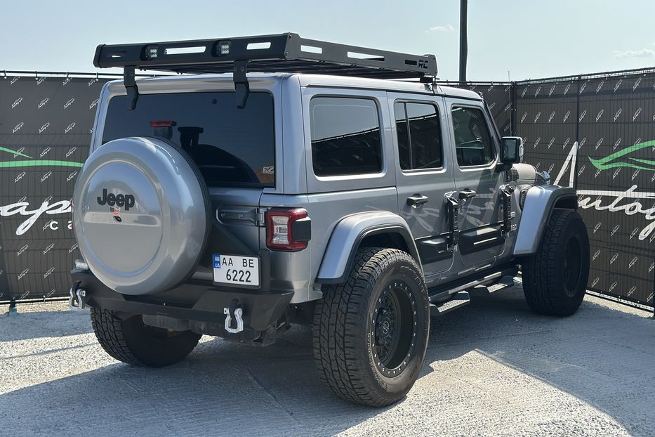 Продам Jeep Wrangler JL Sahara 2019 года в Киеве