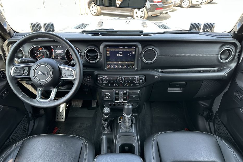 Продам Jeep Wrangler JL Sahara 2019 года в Киеве