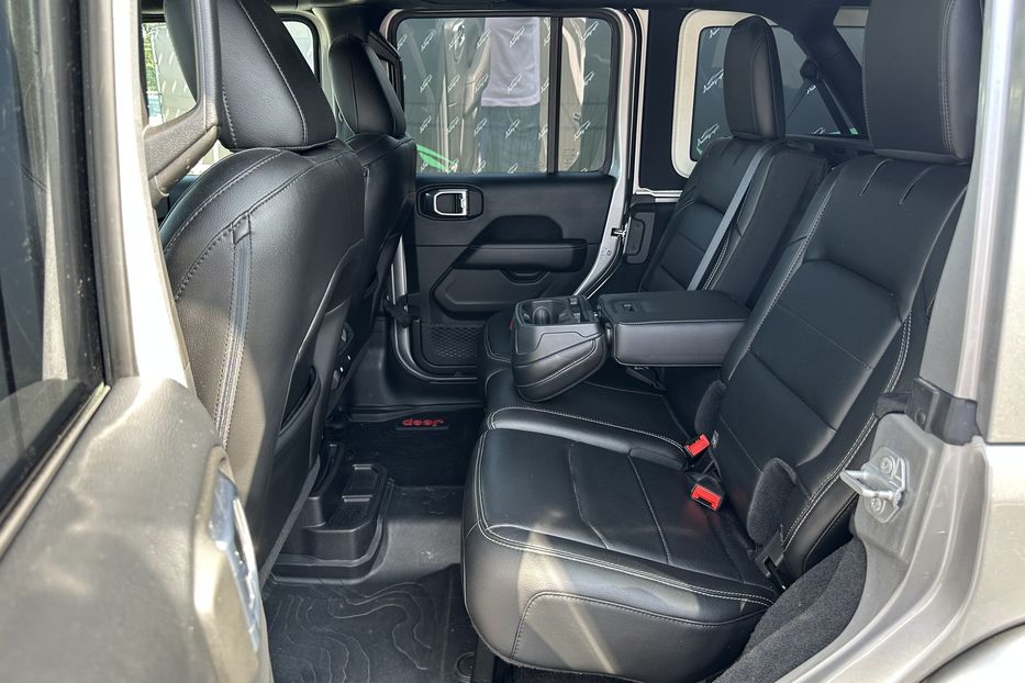 Продам Jeep Wrangler JL Sahara 2019 года в Киеве