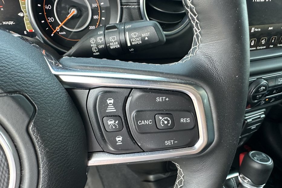 Продам Jeep Wrangler JL Sahara 2019 года в Киеве