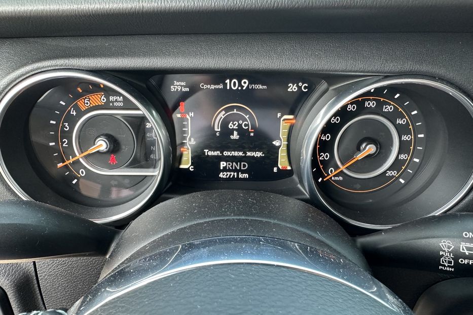 Продам Jeep Wrangler JL Sahara 2019 года в Киеве