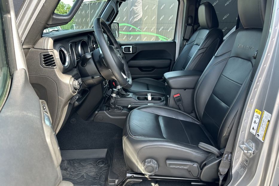 Продам Jeep Wrangler JL Sahara 2019 года в Киеве
