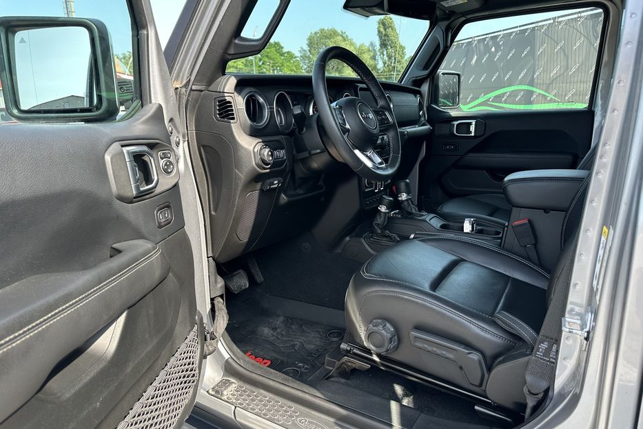 Продам Jeep Wrangler JL Sahara 2019 года в Киеве