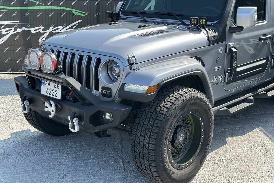 Продам Jeep Wrangler JL Sahara 2019 года в Киеве