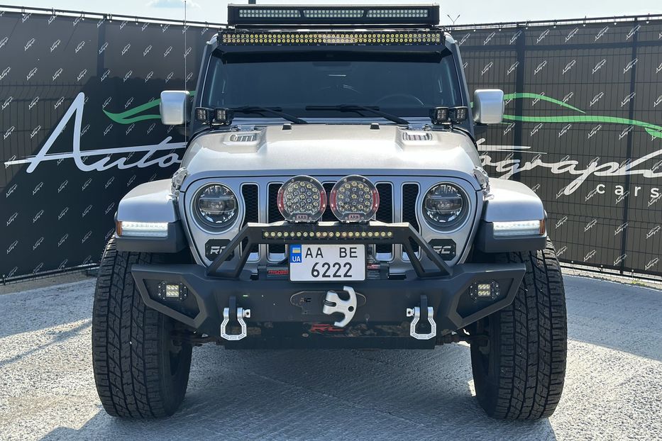 Продам Jeep Wrangler JL Sahara 2019 года в Киеве